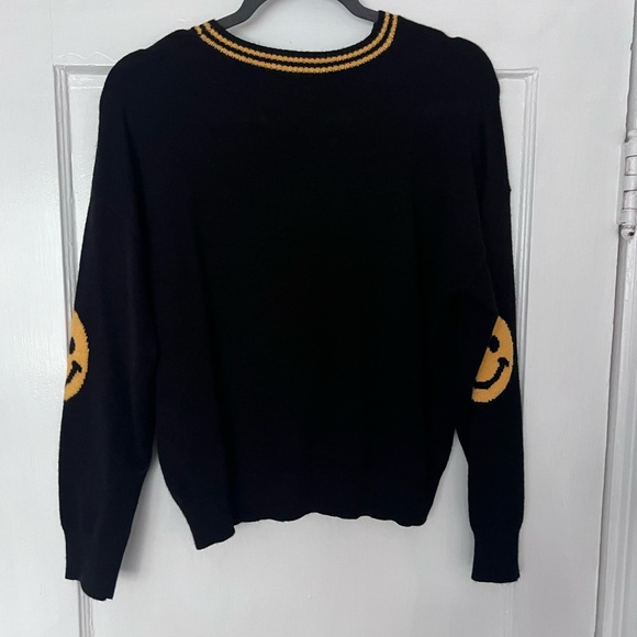 Smiley face sweater - Picture 2 of 3